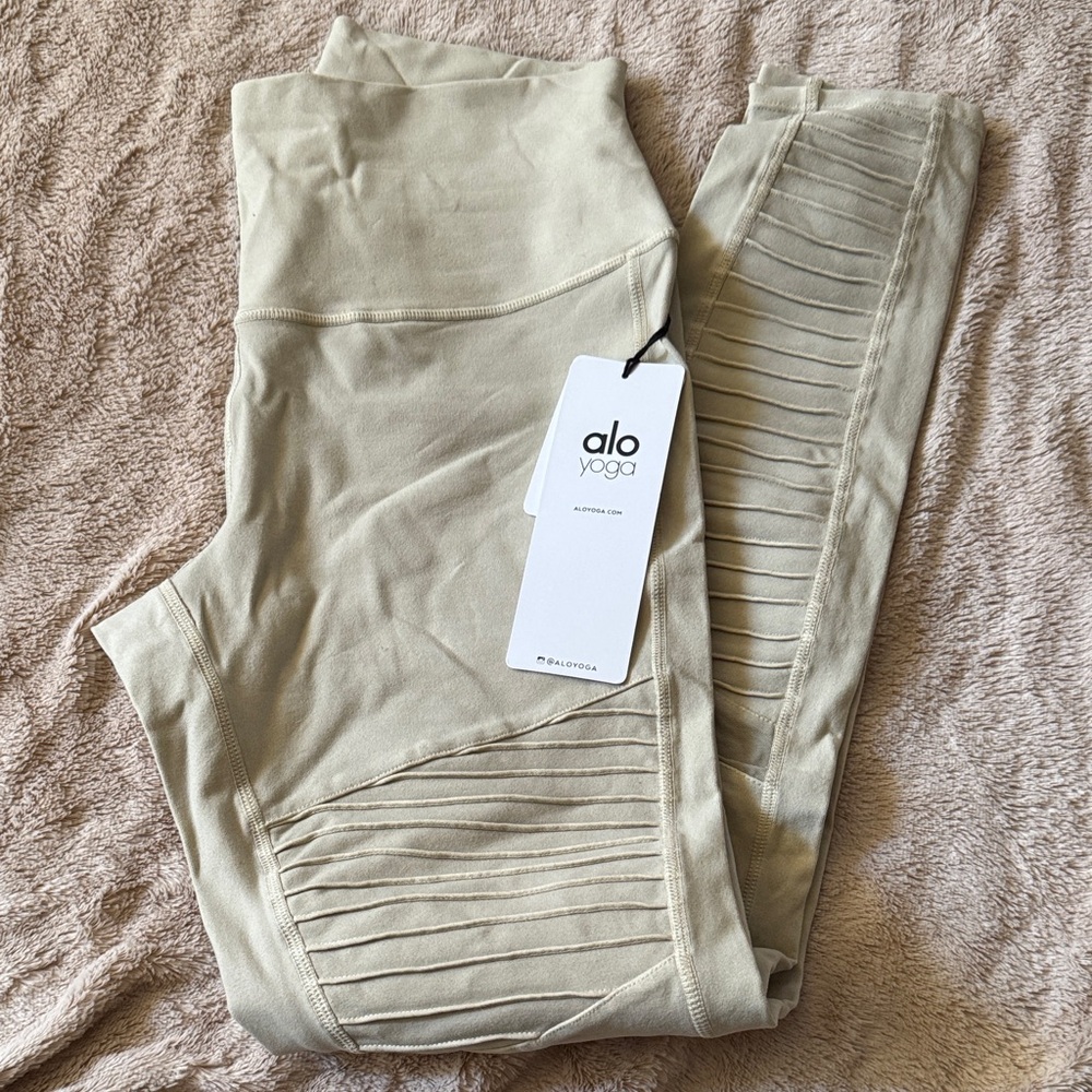NWT VINTAGE Alo yoga moto leggings